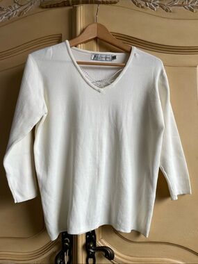 KD V-Neck Sweater in Off-White